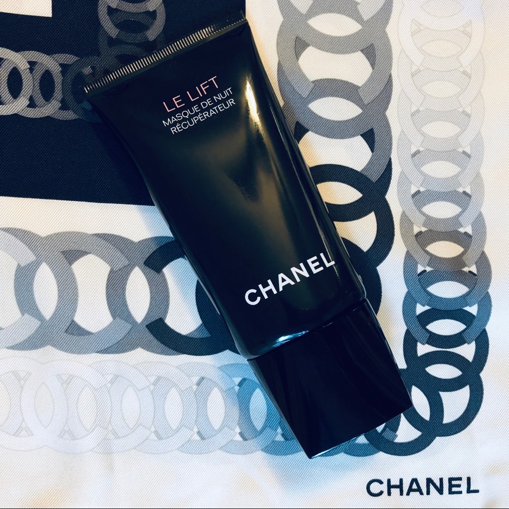 Chanel ‘Le Lift’ skin recovery sleep mask